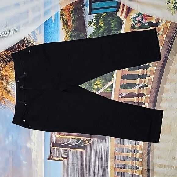 Tahari Black Haisley Capri Jeans Size 16 NWT - Picture 2 of 6